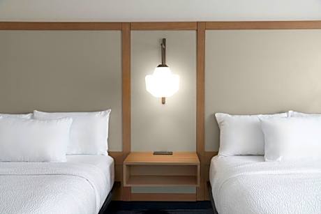 Standard Queen Room with Two Queen Beds and Adapted Tub - Mobility Accessible