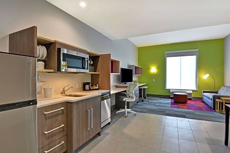 1King Mobilty/Hearing Access Tub Suite Nosmk