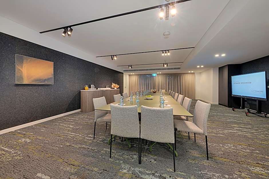 Littomore Suites Kingswood