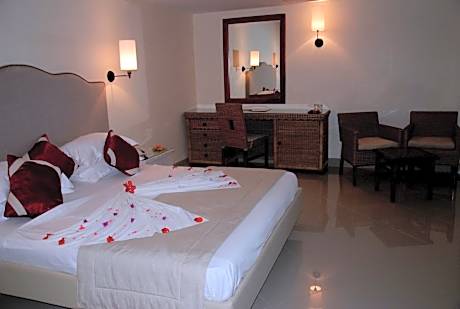 Family Room (2 Adults + 2 Children)