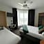 Urban Jungle Hotel Orleans --- ex Grand Hotel