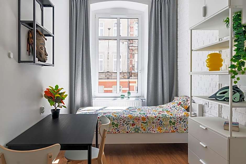 Babel Hostel, Dworzec PKP, Rynek