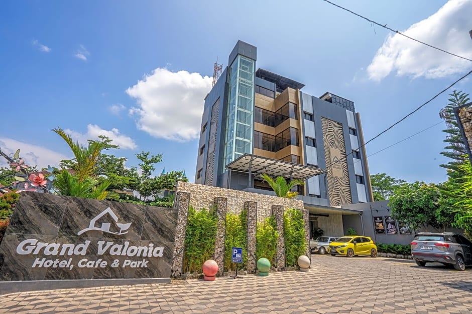 Photo 1 of 50 of Grand Valonia