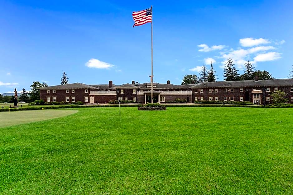 Traditions Hotel & Spa Johnson City - Binghamton, an Ascend Collection Hotel