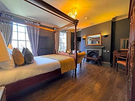Four Poster Double Room