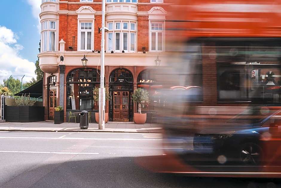 The Black Lion Pub & Boutique Guesthouse