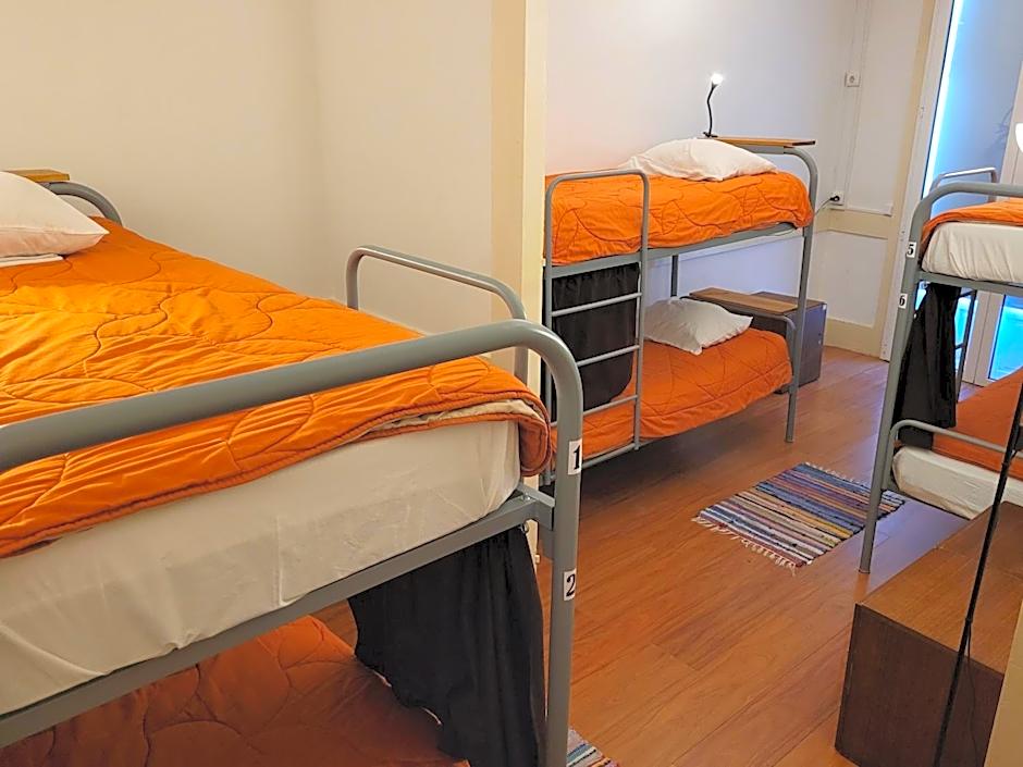 Foto 1 di 4 di Bed in 6-Bed Mixed Dormitory Room