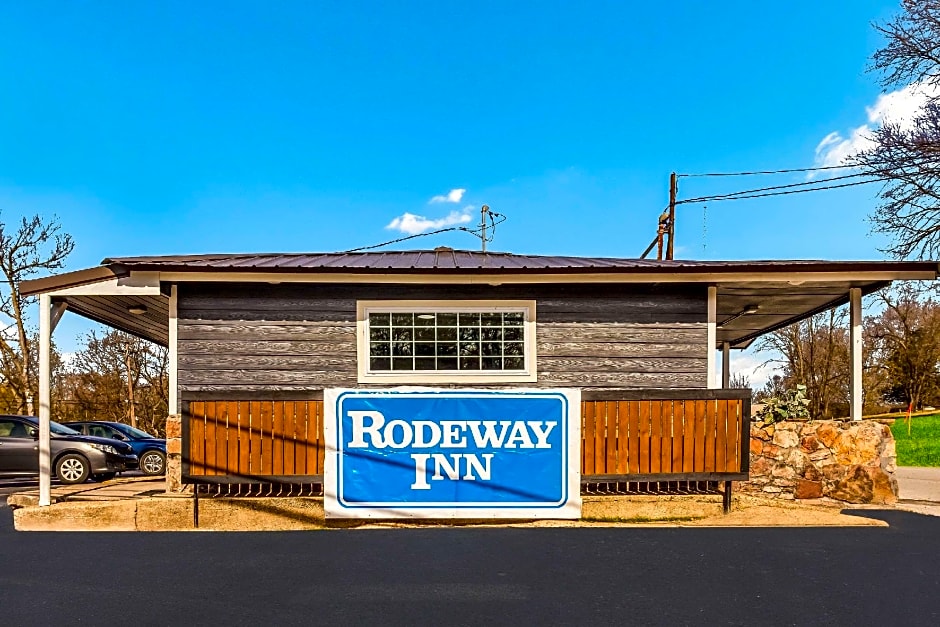 Photo 1 of 33 of Rodeway Inn Berryville