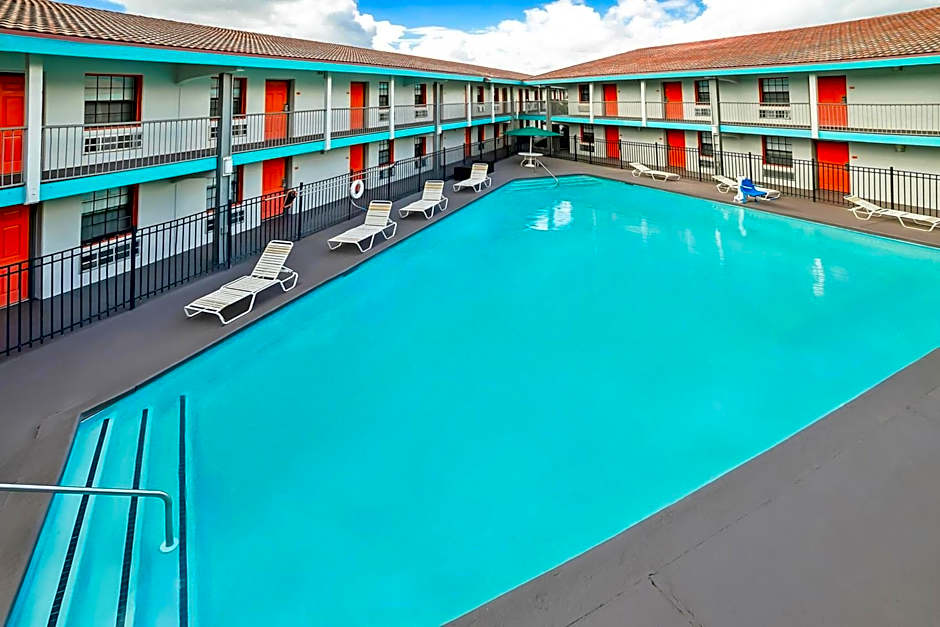 Howard Johnson by Wyndham Columbus Fort Benning