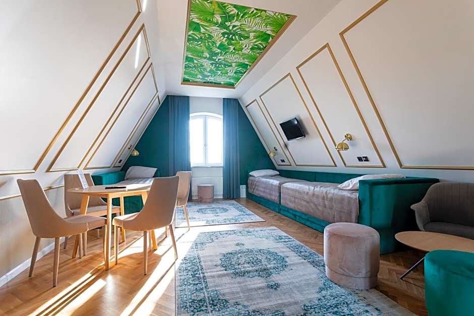 Forrest Apartments & Hostel