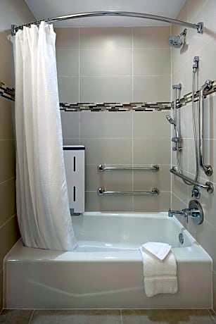 King Room with Bath Tub - Mobility and Hearing Access/Non-Smoking
