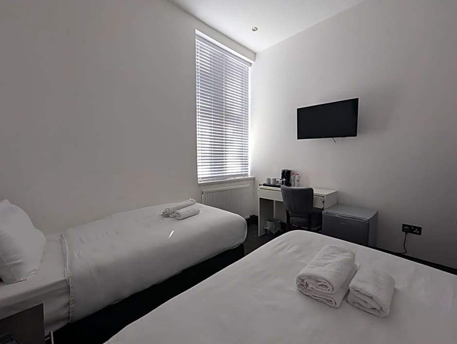 OYO Firs Lodge London Heathrow