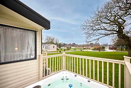 The Major Oak Lodge with Hot Tub