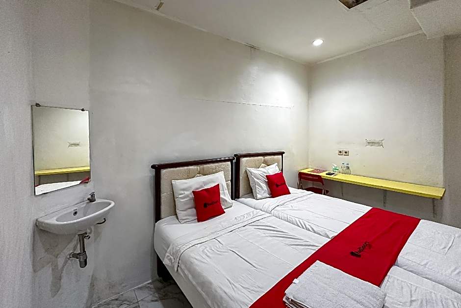 RedDoorz @ Taman Galaxy Bekasi