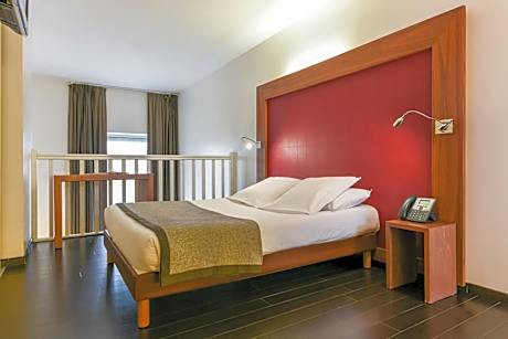 Superior One-Bedroom Apartment