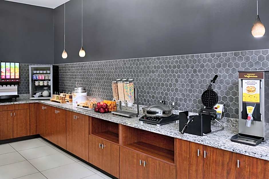 TownePlace Suites by Marriott Lawrence Downtown