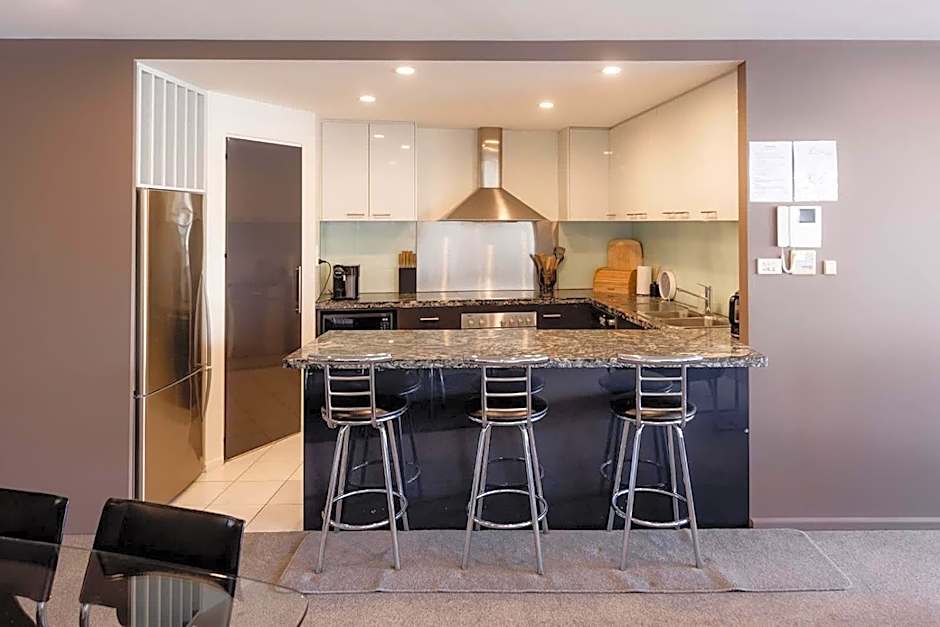 Inner-city 2 bedroom apartment - perfectly located