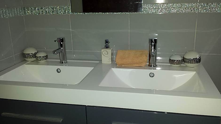 Angela Holiday Apartments