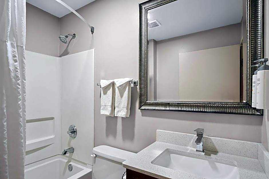 Sonesta Essential Hotels & Suites Kansas City/Blue Springs