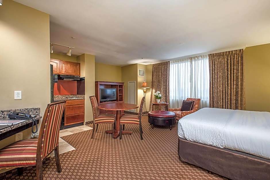 Clarion Collection Arlington Court Suites Hotel