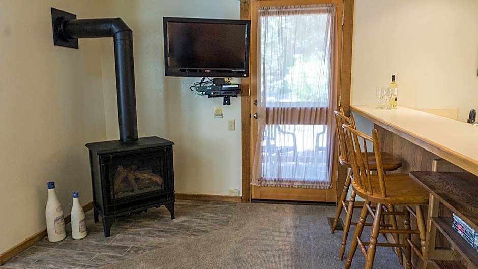 Photo 1 of 18 of 1 Bedroom Condo