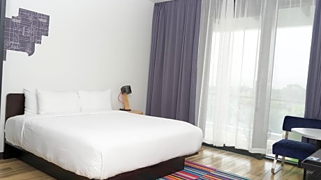 Cozy Corner, Guest room, 1 King, Corner room, Balcony