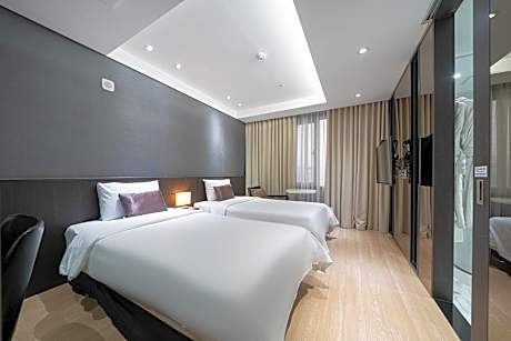 Premium Quadruple Room