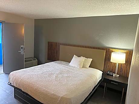 King Room - Non-Smoking