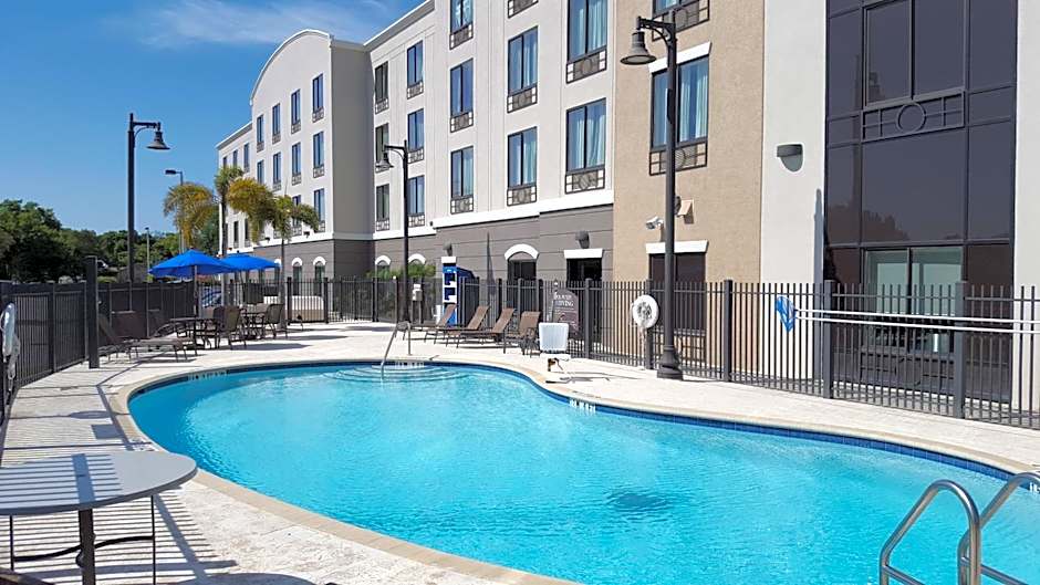 Holiday Inn Express Hotel & Suites Tampa-USF-Busch Gardens By IHG