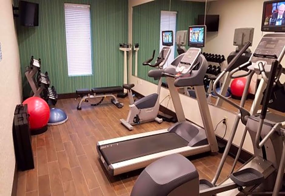 Holiday Inn Express & Suites Quincy I-10, an IHG Hotel