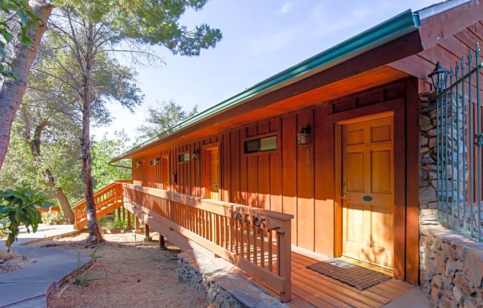 Whispering Pines Lodge