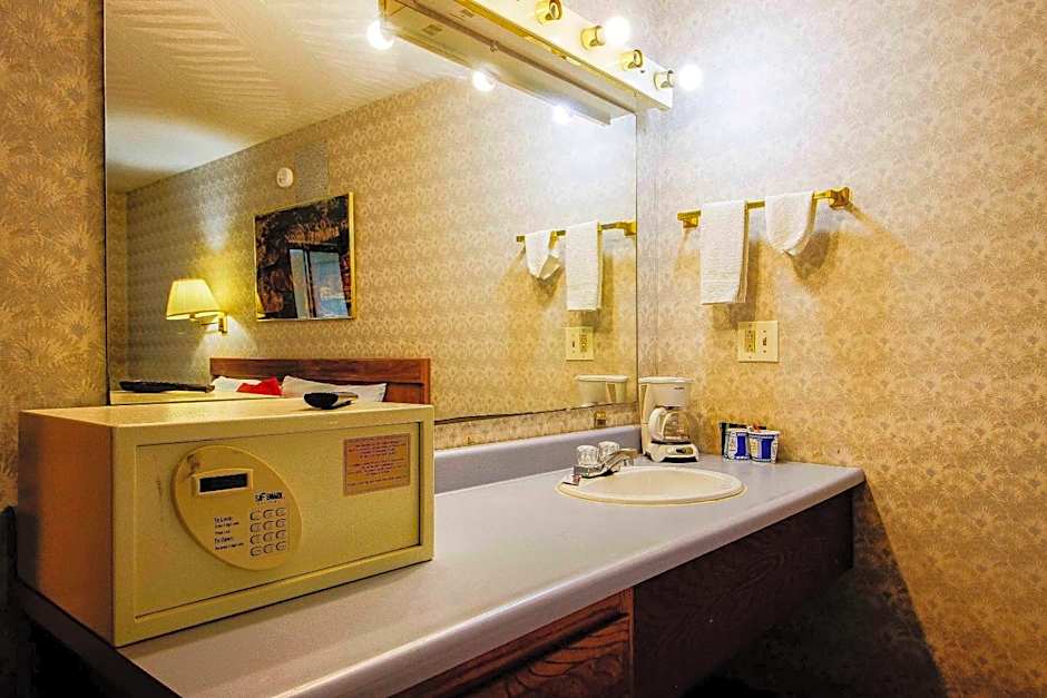 OYO Hotel Chapmanville Inn, WV - Hwy 119