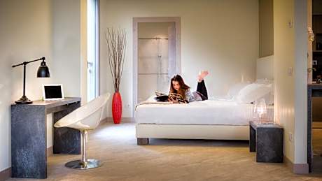 Loft Suite with Kitchen & Pool Access