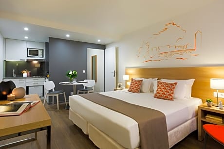 Deluxe Studio Room