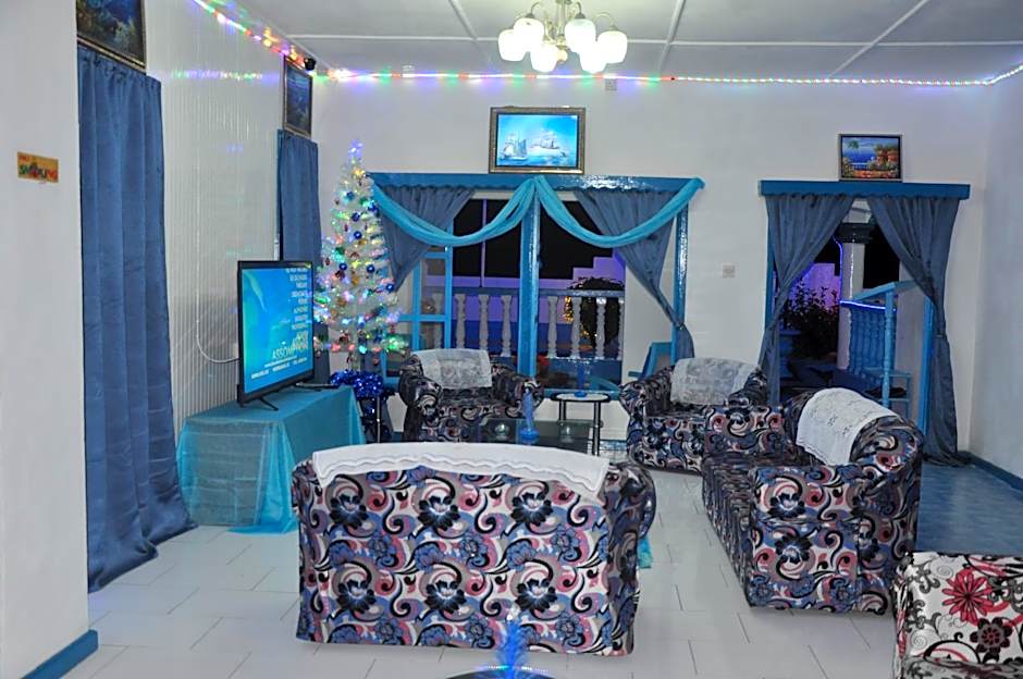 Le Chateau Bleu Hotel