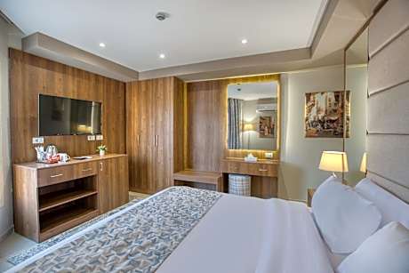 Double Room with Pyramids View