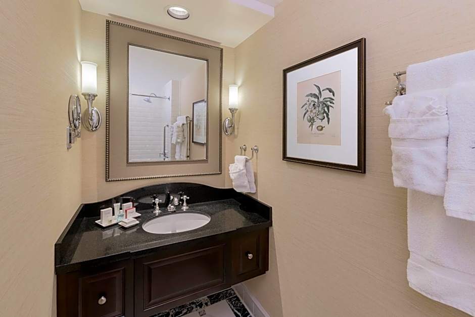 The Raphael Hotel, Autograph Collection by Marriott