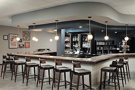 Four Points By Sheraton Milwaukee North Shore
