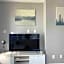Modern spacious Apt plus Solarium and Den in Downtown Vancouver with Parking and Pool