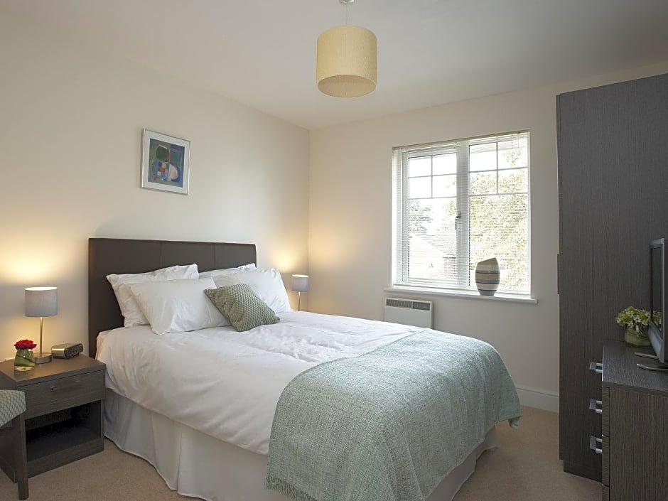 Photo 1 of 10 of SACO Farnborough - Reading Road