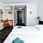 Hotel Blooker