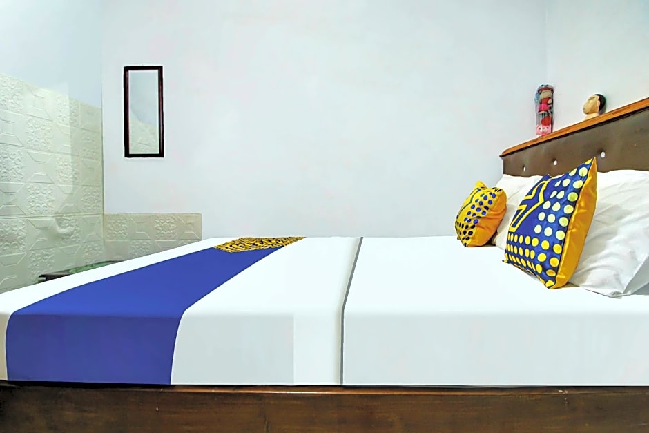 OYO HOMES 91242 Desa Wisata Cibuntu Kuningan Syariah