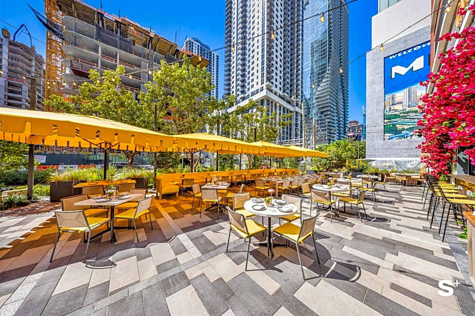 Modern Downtown 1BR with Amazing City Views