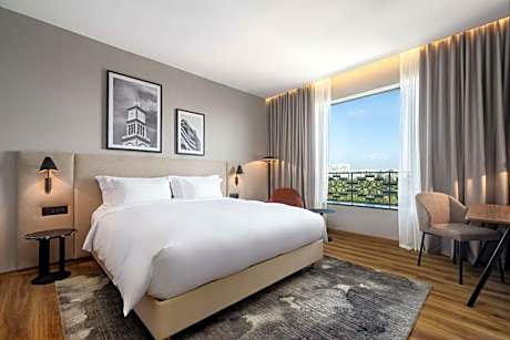 Premium Room - Skyline & Park View