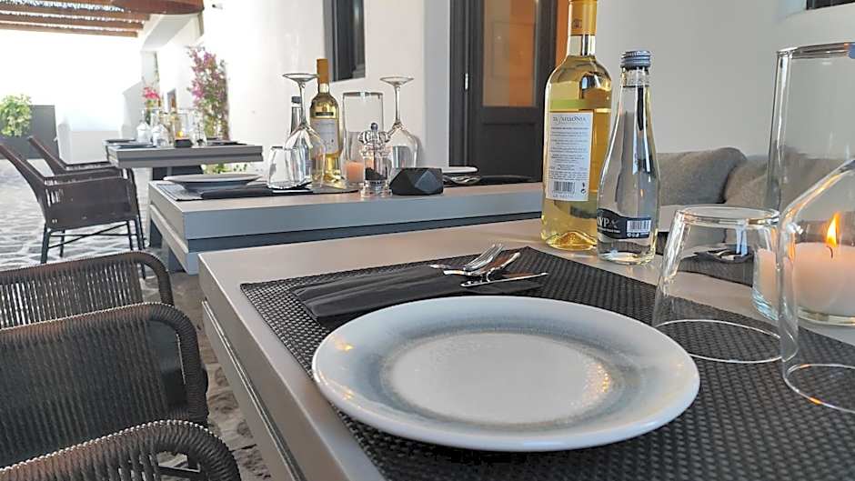 NĒRO Suites by NOMÉE Hospitality Group