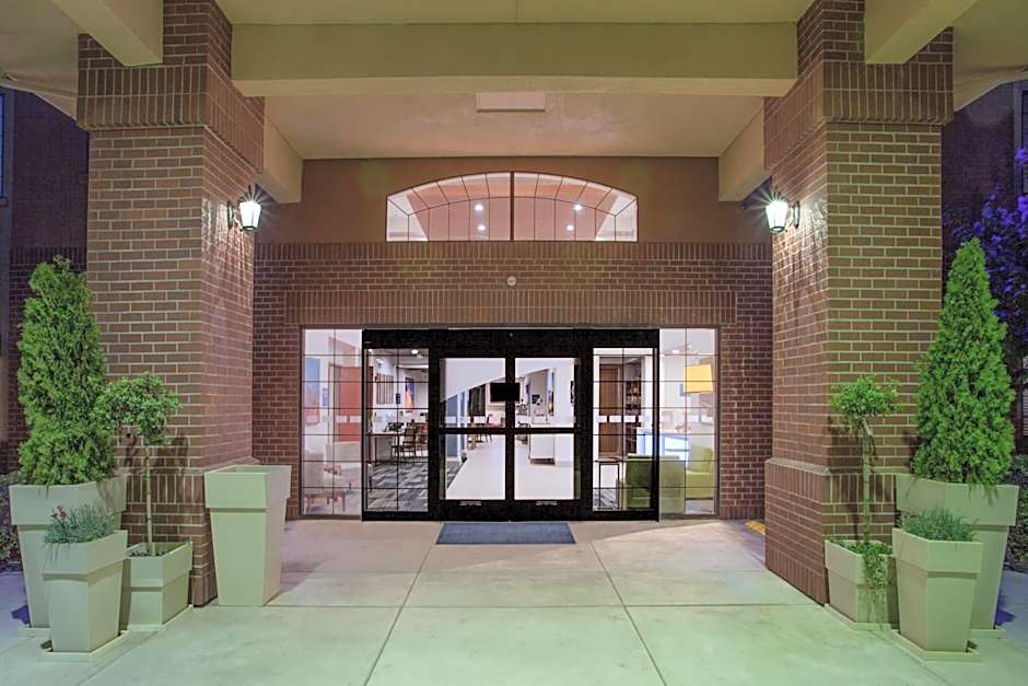 Holiday Inn Express & Suites Davis - University Area By IHG