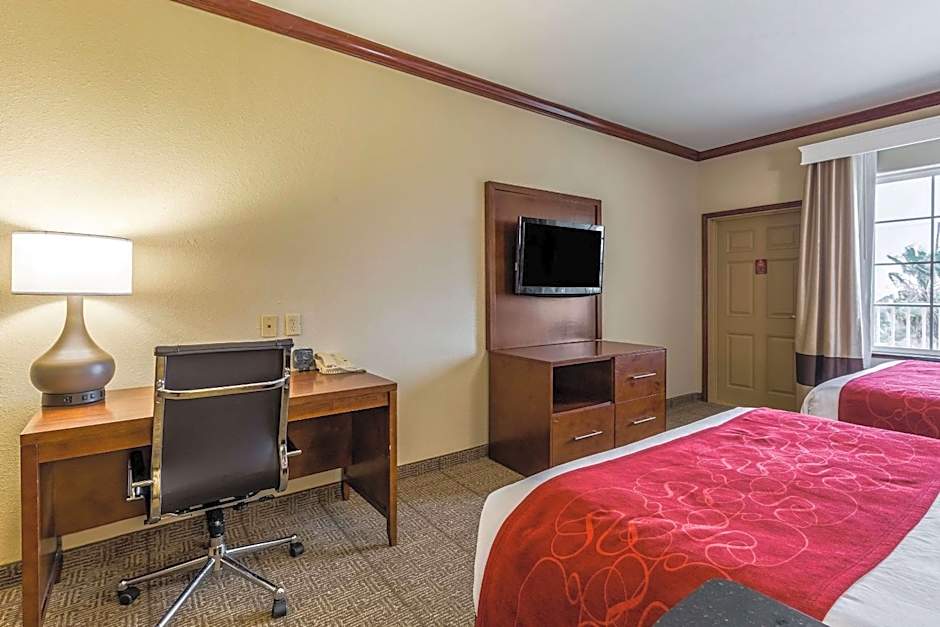 Comfort Suites Galveston Cruise Port Area - Beachside