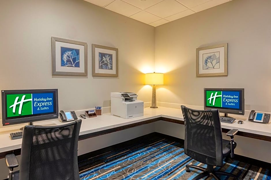 Holiday Inn Express and Suites Edwardsville