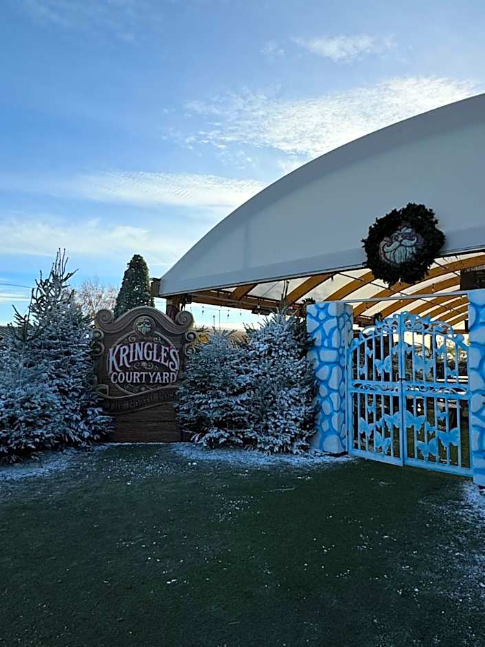 Hot tub retreat at Tattershall Lakes