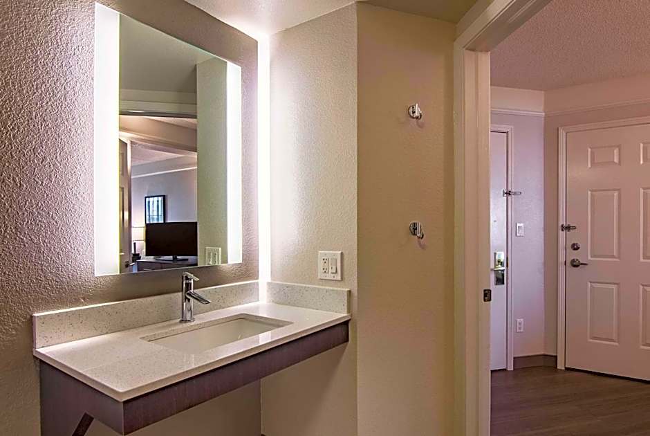 La Quinta Inn & Suites by Wyndham Oklahoma City Norman